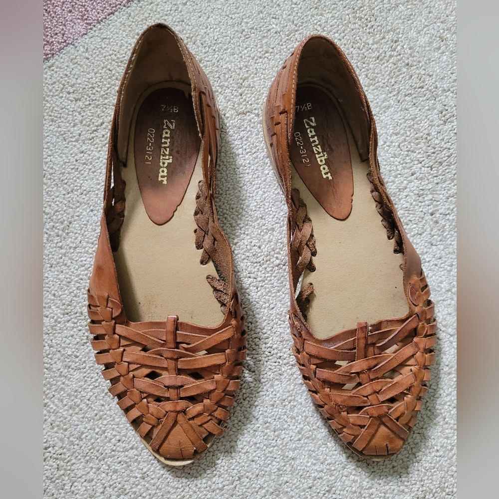 Vintage woven leather flats / sandals